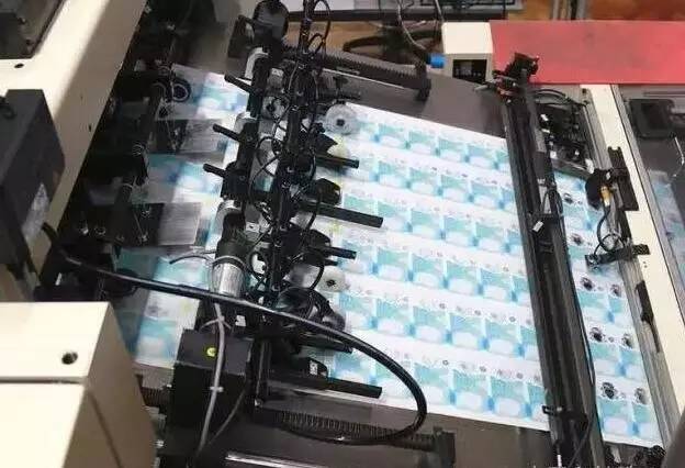 英格兰银行印刷的新版塑料英镑钞票